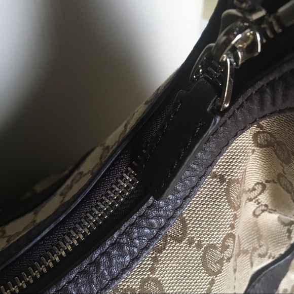 Gucci Shoulder Bag - Picture 6 of 12